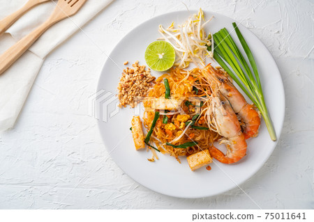 Pad Thai with River Prawns,Fried noodle Thai style with Giant freshwater shrimp.Top view 75011641