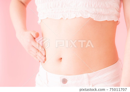 Woman stomach 75011707