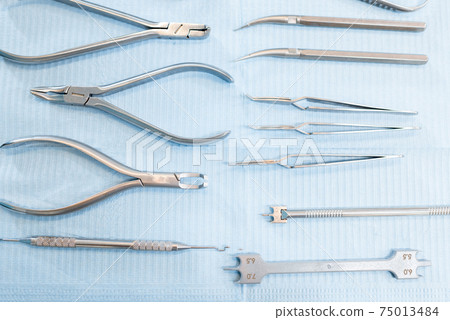 Dental tools and artificial jaw model for orthodontic treatment Dental tools and artificial jaw model for orthodontic treatment 75013484