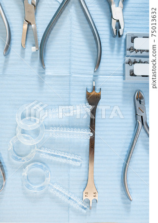 Dental tools and elastics for orthodontic treatment 75013632