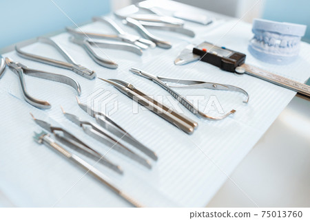 Dental tools and artificial jaw model for orthodontic treatment 75013760
