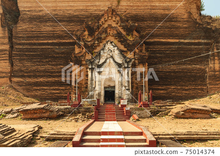 Mingun Pahtodawgyi pagoda located at mingun, myanmar burma Mingun Pahtodawgyi pagoda located at mingun, myanmar burma 75014374