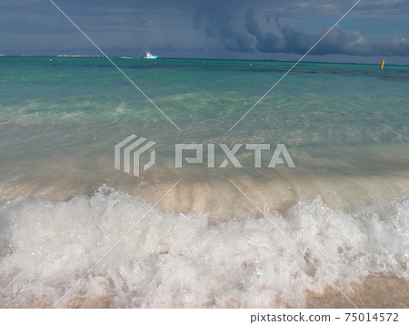 多雲的北海灘，白浪 75014572