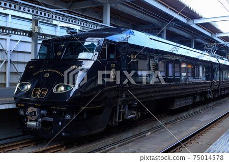 JR Kyushu Sightseeing Train "36 Plus 3" (Car 1) JR Kyushu Sightseeing Train "36 Plus 3" (Car 1) 75014578