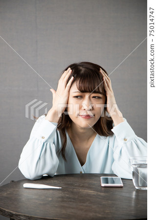 A young woman with poor physical condition A young woman with poor physical condition 75014747