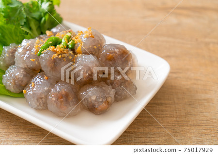 Steamed Tapioca Dumplings with Pork Steamed Tapioca Dumplings with Pork 75017929