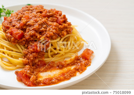 spaghetti bolognese pork or spaghetti with minced pork tomato sauce 75018099