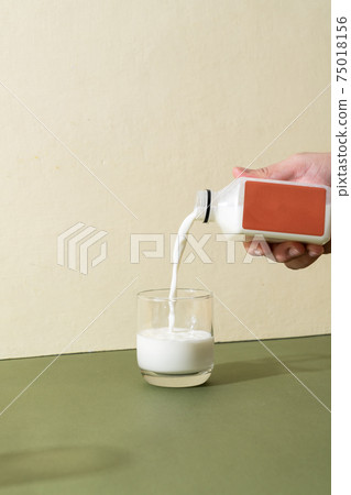 almond milk and almond chocolate milk 75018156