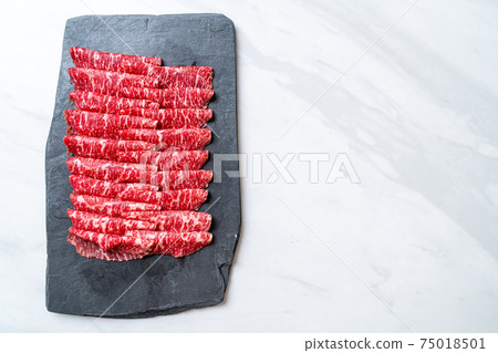 fresh beef raw sliced with marbled texture 75018501