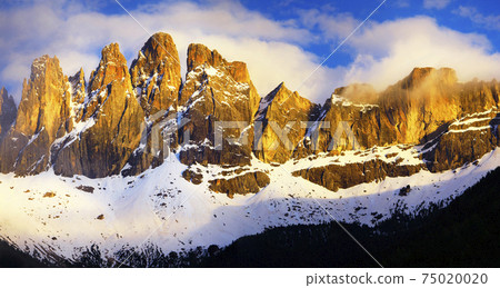 impressive Dolomites on sunset, val di Funes, north of Italy impressive Dolomites on sunset, val di Funes, north of Italy 75020020