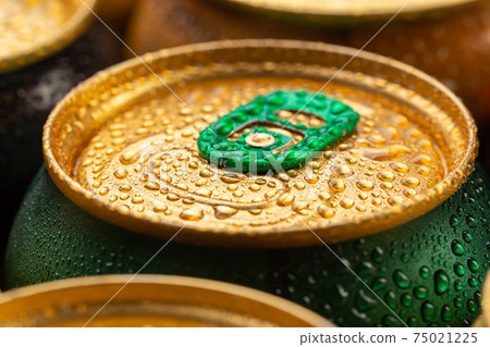 Cold metal beer cans with water drops. Alcoholic drink. 75021225