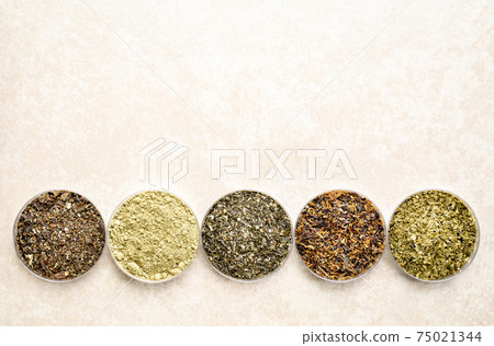 seaweeds - diet supplements 75021344