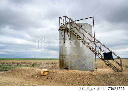 Gas and oil production facilities Gas and oil production facilities 75021512