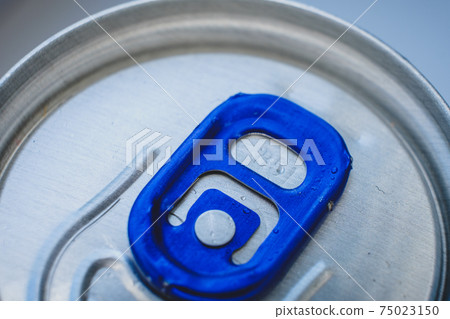 Closed soda can made of aluminium above view 75023150