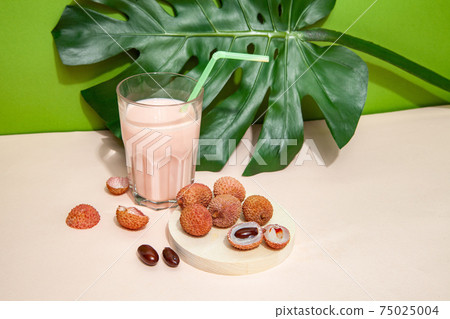 Fresh smoothie and lychee fruits on pink table Fresh smoothie and lychee fruits on pink table 75025004