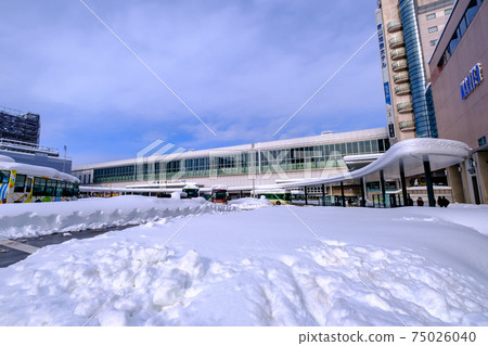 Toyama station in winter and snow 75026040