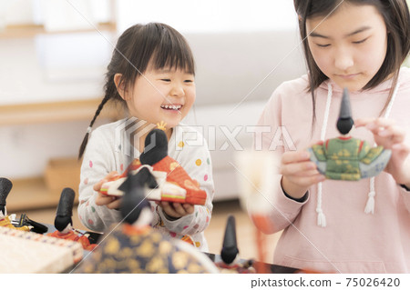 Hinamatsuri of sisters (Japanese traditional events and customs) 75026420