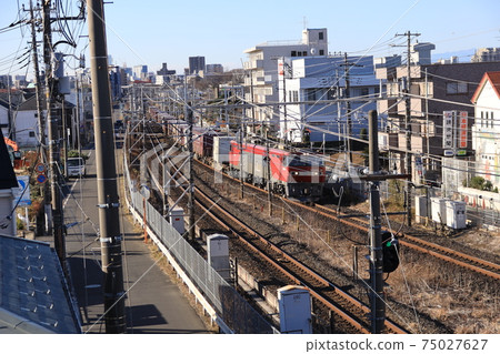 EH500 pulling container train running on the JR Utsunomiya Line EH500 pulling container train running on the JR Utsunomiya Line 75027627