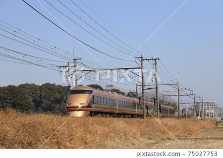 JR宇都宮線運行的Tobu Limited Express Spacia 75027753