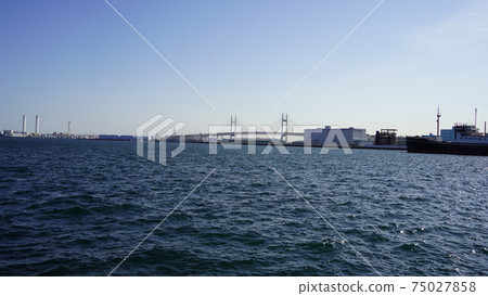 Yokohama Port, Hikawa Maru and Bay Bridge 75027858