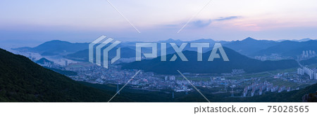 Gyeryongsan, Geoje, Gyeongnam 75028565