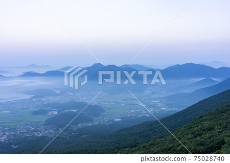 Gyeryongsan, Geoje, Gyeongnam 75028740