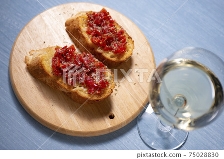 Bruschetta with tomato and basil 75028830