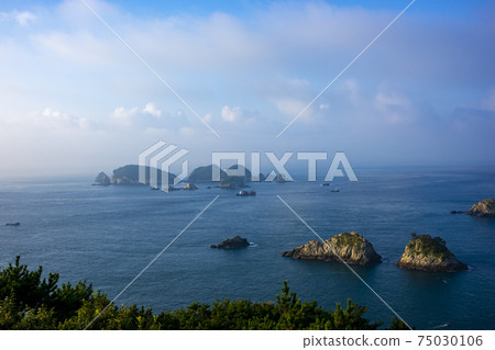 Daeso Bottle Island，Hallyeo Marine National Park，Geoje，Gyeongnam 75030106