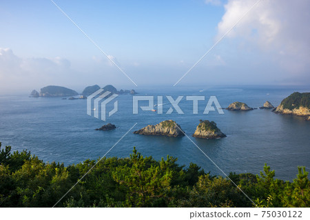 Daeso Bottle Island, Hallyeo Marine National Park, Geoje, Gyeongnam 75030122