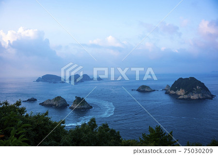 Daeso Bottle Island, Hallyeo Marine National Park, Geoje, Gyeongnam 75030209