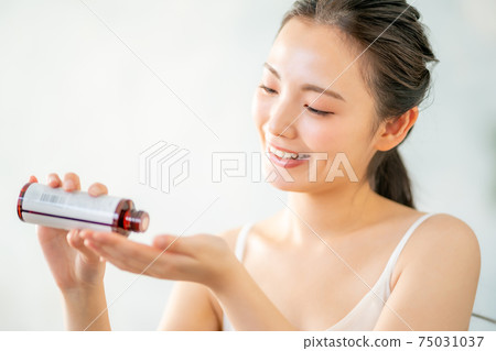 20多歲的皮膚護理 75031037