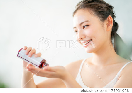 20多歲的皮膚護理 75031038