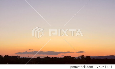 The silhouette of my hometown that emerges in the sunrise ・ The day begins today ・ Spring is the beginning ・ The night shift ・ The scenery of the town The silhouette of my hometown that emerges in the sunrise ・ The day begins today ・ Spring is the beginning ・ The night shift ・ The scenery of the town 75031481