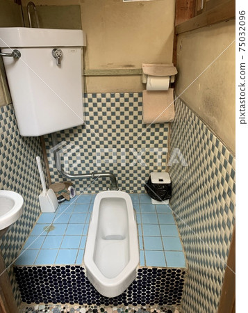 Japanese style toilet 75032096