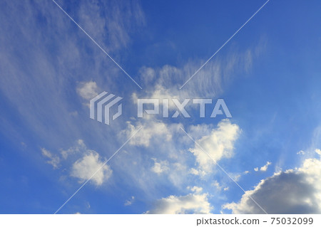  藍天和雲彩 75032099