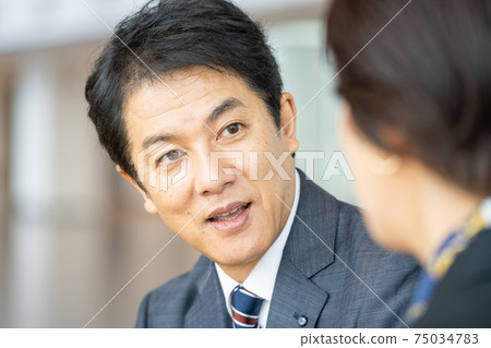 Middle men's business scene 75034783