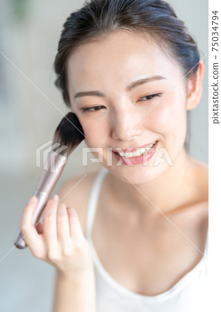 20多歲的女性化妝 75034794