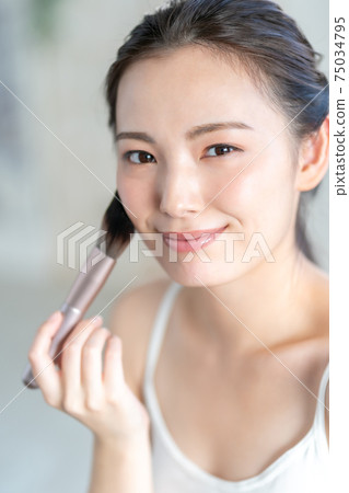 Makeup for women in their 20s Makeup for women in their 20s 75034795