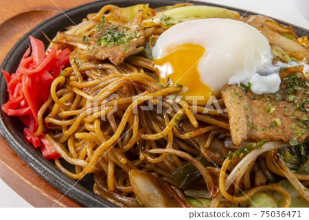 美味的炒麵和雞蛋 75036471
