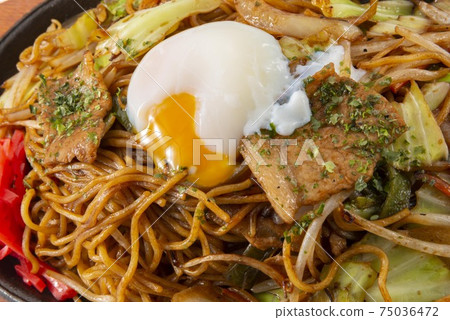 Delicious fried noodles and eggs 75036472