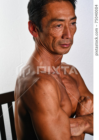 Japanese businessman, muscular shirtless middle-aged man, image of a fighting man 75040084
