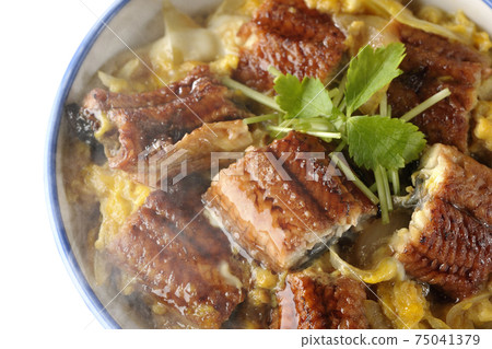 A hot eel bowl with eel kabayaki bound with eggs on a white background (overhead view) A hot eel bowl with eel kabayaki bound with eggs on a white background (overhead view) 75041379