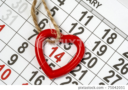 Memorable cute heart pendant on the February 14th monthly calendar Memorable cute heart pendant on the February 14th monthly calendar 75042031