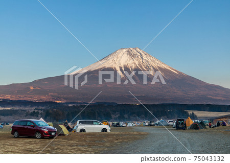 Mt. Fuji dyed in the setting sun seen from the auto camp site 75043132