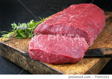 angus roast beef with herbs  75043201
