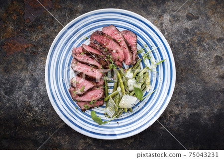 Traditional Italian barbecue dry aged fillet steak with vegetable 75043231