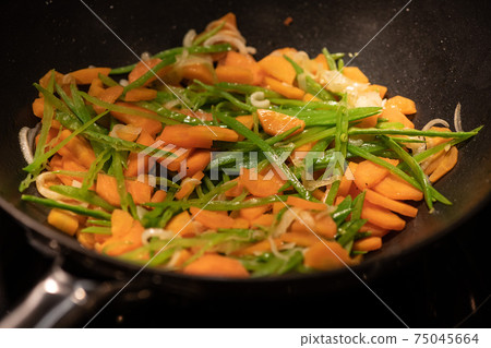 Preparing Recipe Sesame beef wok, minced summer vegetables Preparing Recipe Sesame beef wok, minced summer vegetables 75045664