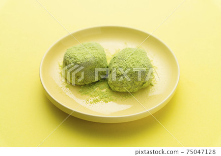 Japanese confectionery Uguisu mochi 75047128