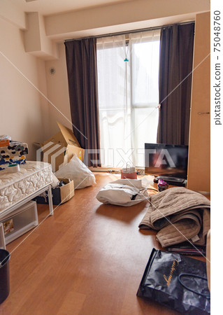 A messy room preparing to move 75048760