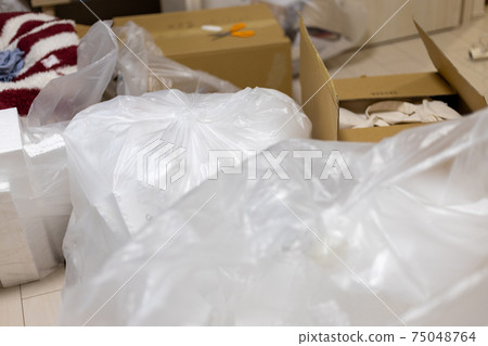 凌亂的房間，準備搬家 75048764